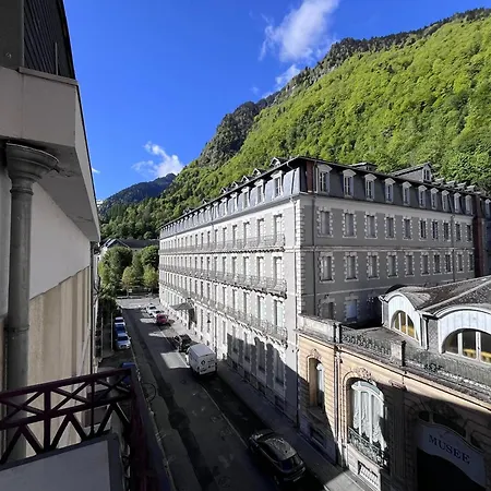 Lumineux Avec Balcon Au Centre De - Fr-1-812-121 *