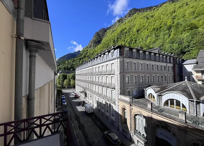 Lumineux Avec Balcon Au Centre De - Fr-1-812-121 *